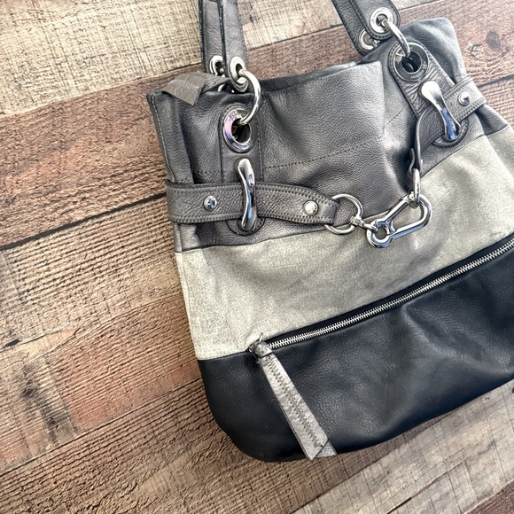 B. Makowsky Tri Color Stylish Genuine Leather Large Bag - Picture 4 of 11